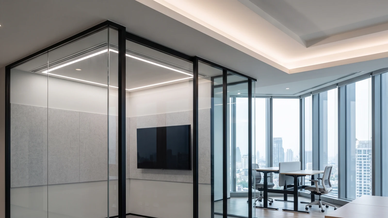 ห้องประชุมกระจกสไตล์ Tech Forward กรอบดำและเส้นไฟ LED