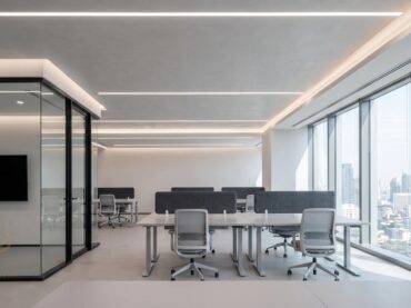 ออกแบบออฟฟิศสไตล์ Tech Forward ห้องกระจกและเส้นไฟ LED โดย iDesign88