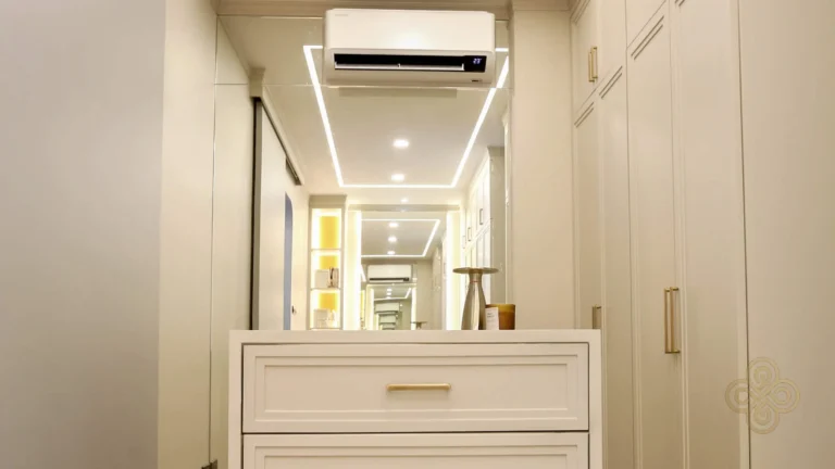 ตู้เสื้อผ้าบิ้วอินพร้อมลิ้นชักภายใน งานห้องแต่งตัวบ้านเดี่ยว CENTRO